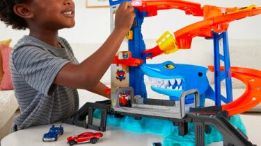 Macy's Has Revealed Geoffrey the Giraffe's Hot Toy List for 2022